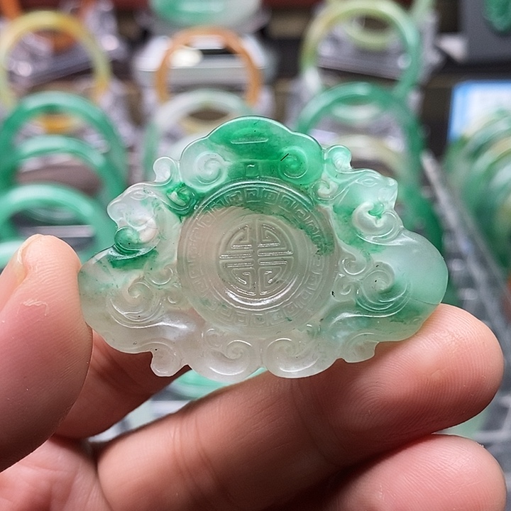 石英质玉颈饰未镶嵌