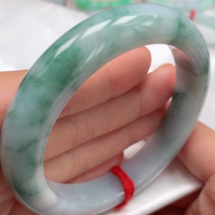 翡翠手镯未镶嵌飘花11号