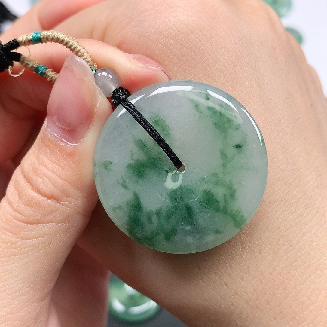 翡翠颈饰未镶嵌平安