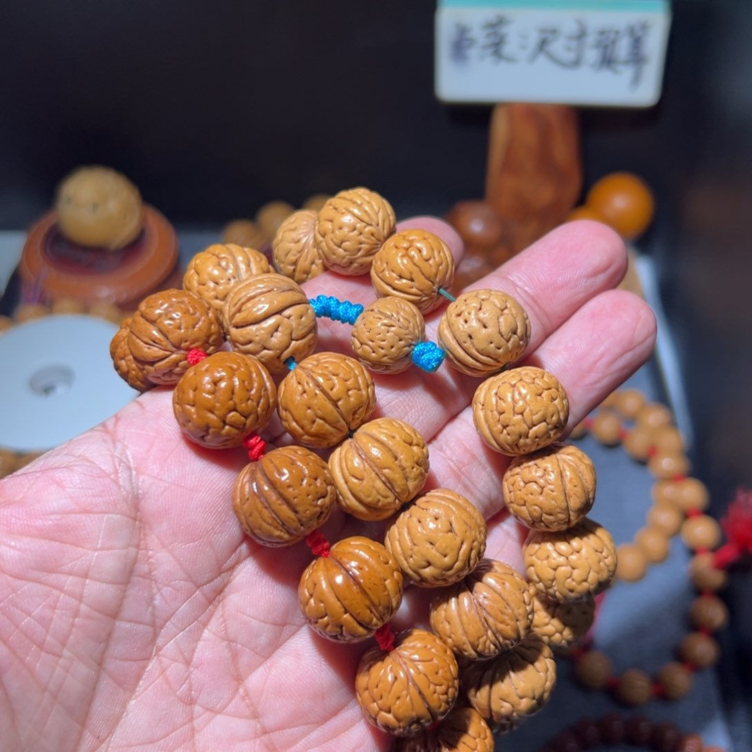 文玩核桃吊坠?**?野生桃核