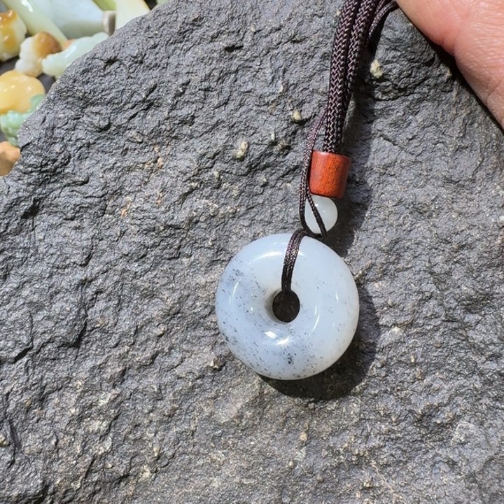 D***n和田玉未镶嵌颈饰