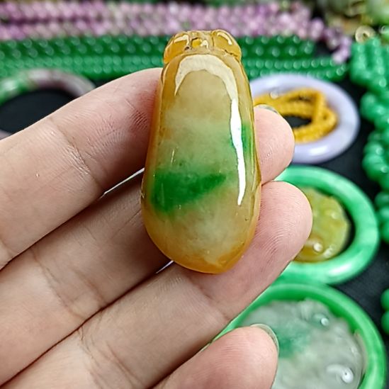 翡翠挂件未镶嵌翡翠