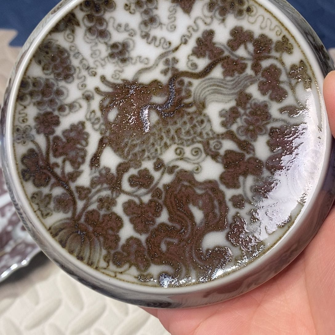 ?*烟微瑕釉里金麒麟盖置