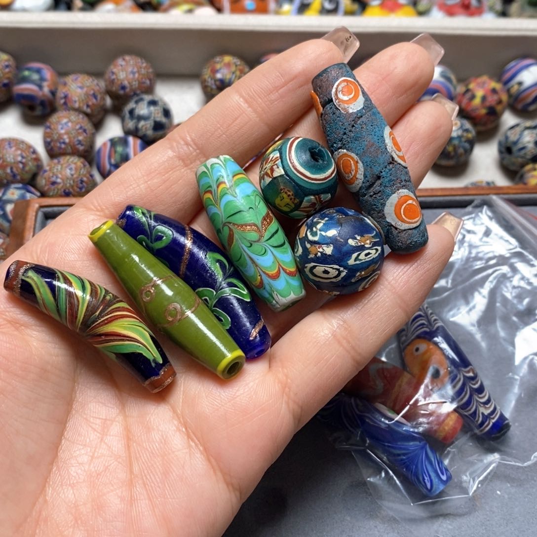 琉璃颈饰印度尼西亚喻年拍