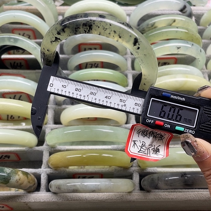 蛇纹石玉未镶嵌手镯169