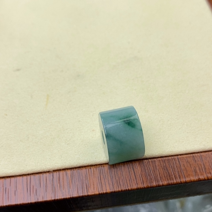 翡翠未镶嵌颈饰桶珠206