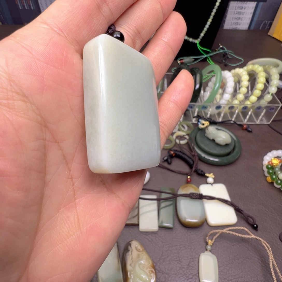 和田玉未镶嵌颈饰和田玉新疆且末料高青白平安无事牌