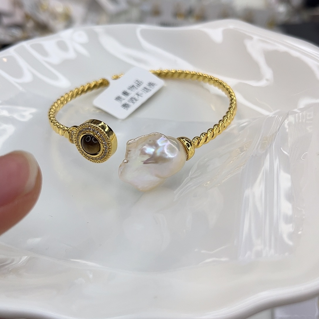 淡水珍珠合金耳饰