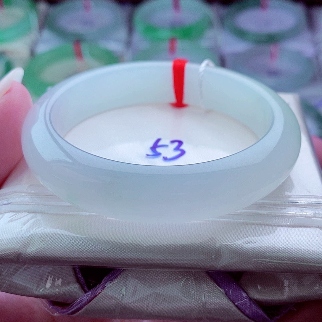 翡翠未镶嵌手镯124冰透冰胶起光高贵优雅艳丽