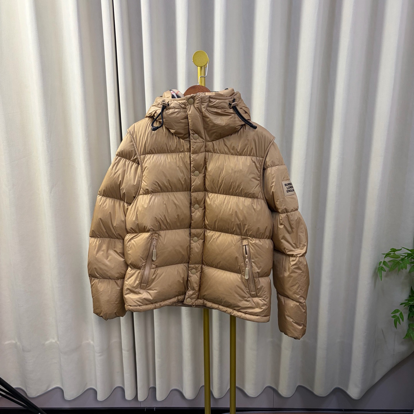 99新 BURBERRY/博柏利 棕色侧边logo羽绒服 L码