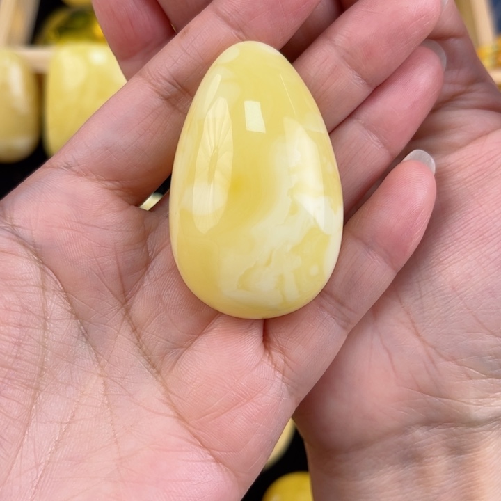 琥珀裸石未镶嵌地*坤琥珀