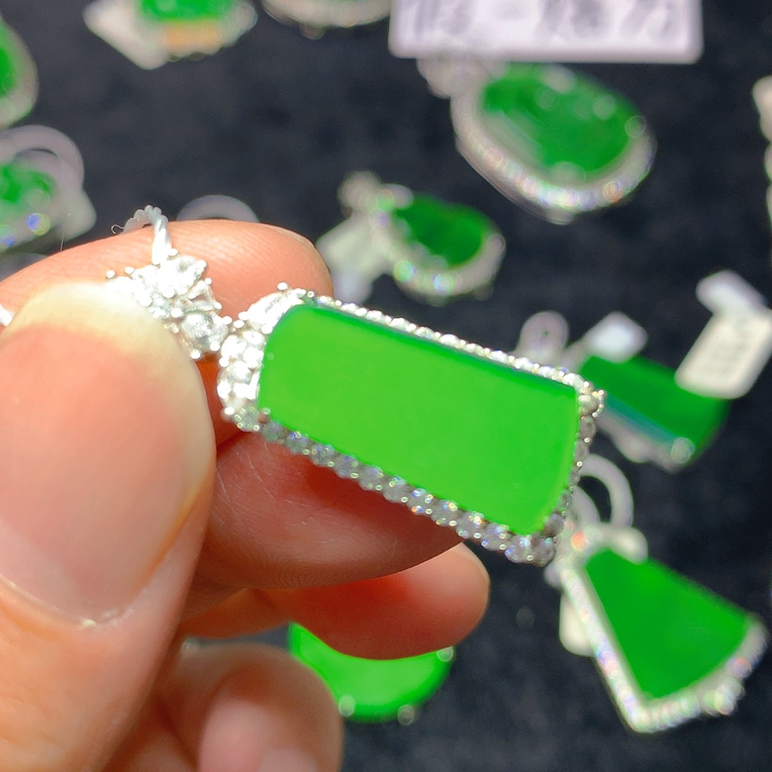 颈饰银S925镶嵌翡翠