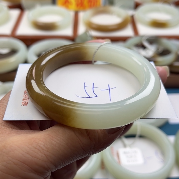 和田玉手镯未镶嵌維****)