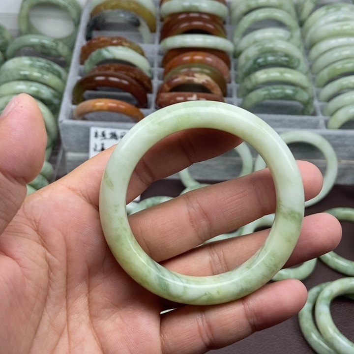 蛇纹石玉手镯未镶嵌S****)