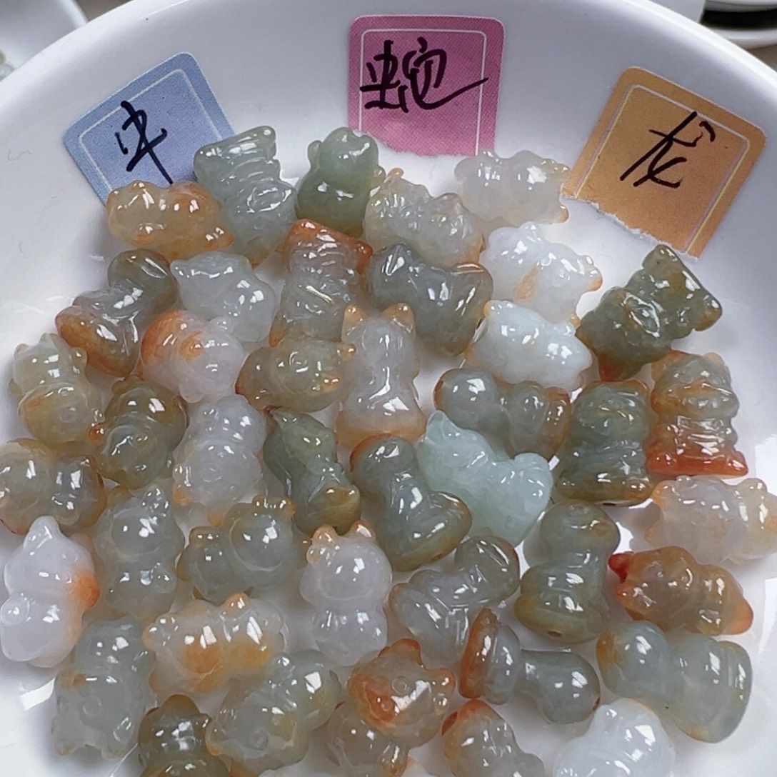 翡翠散珠翡翠生肖牛，蛇，龙