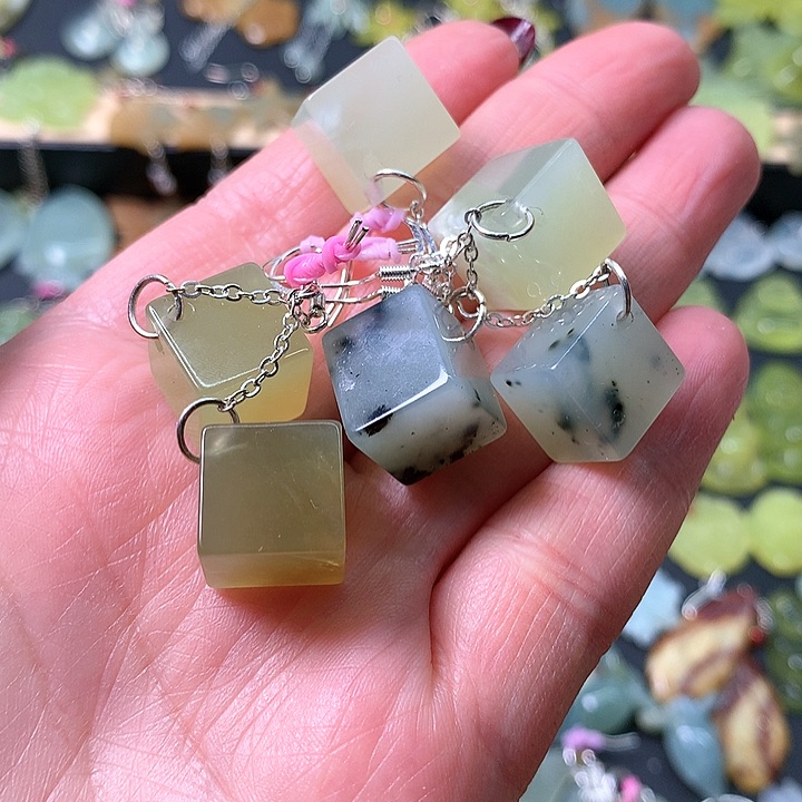 蛇纹石玉耳坠未镶嵌