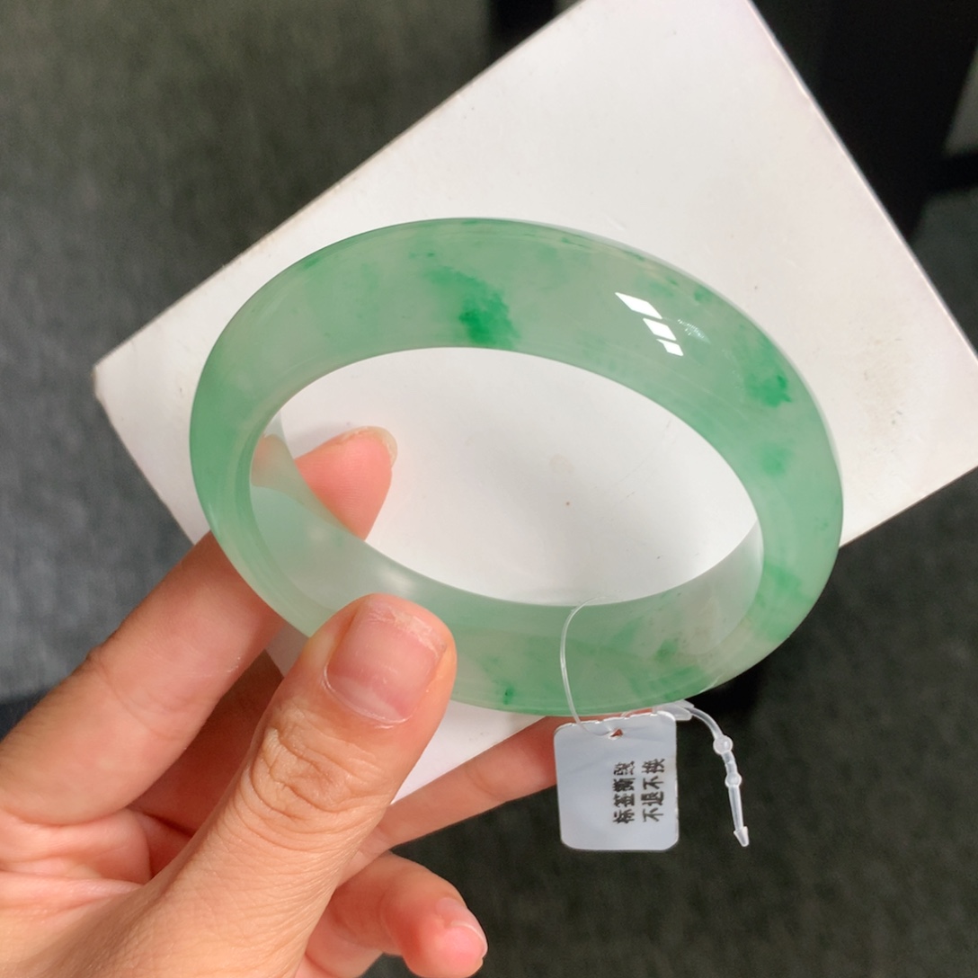 P***n石英质玉（非洲翠）未镶嵌手镯