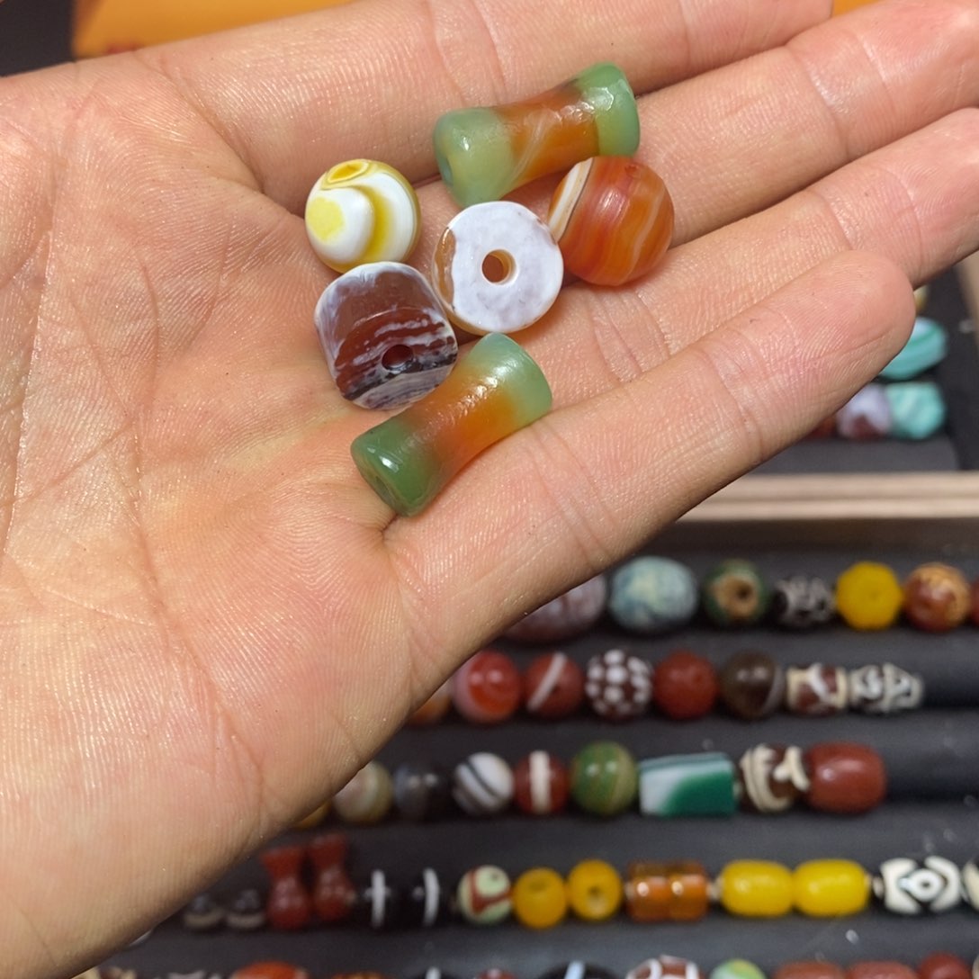 玛瑙/玉髓未镶嵌珠宝半成品Y****?