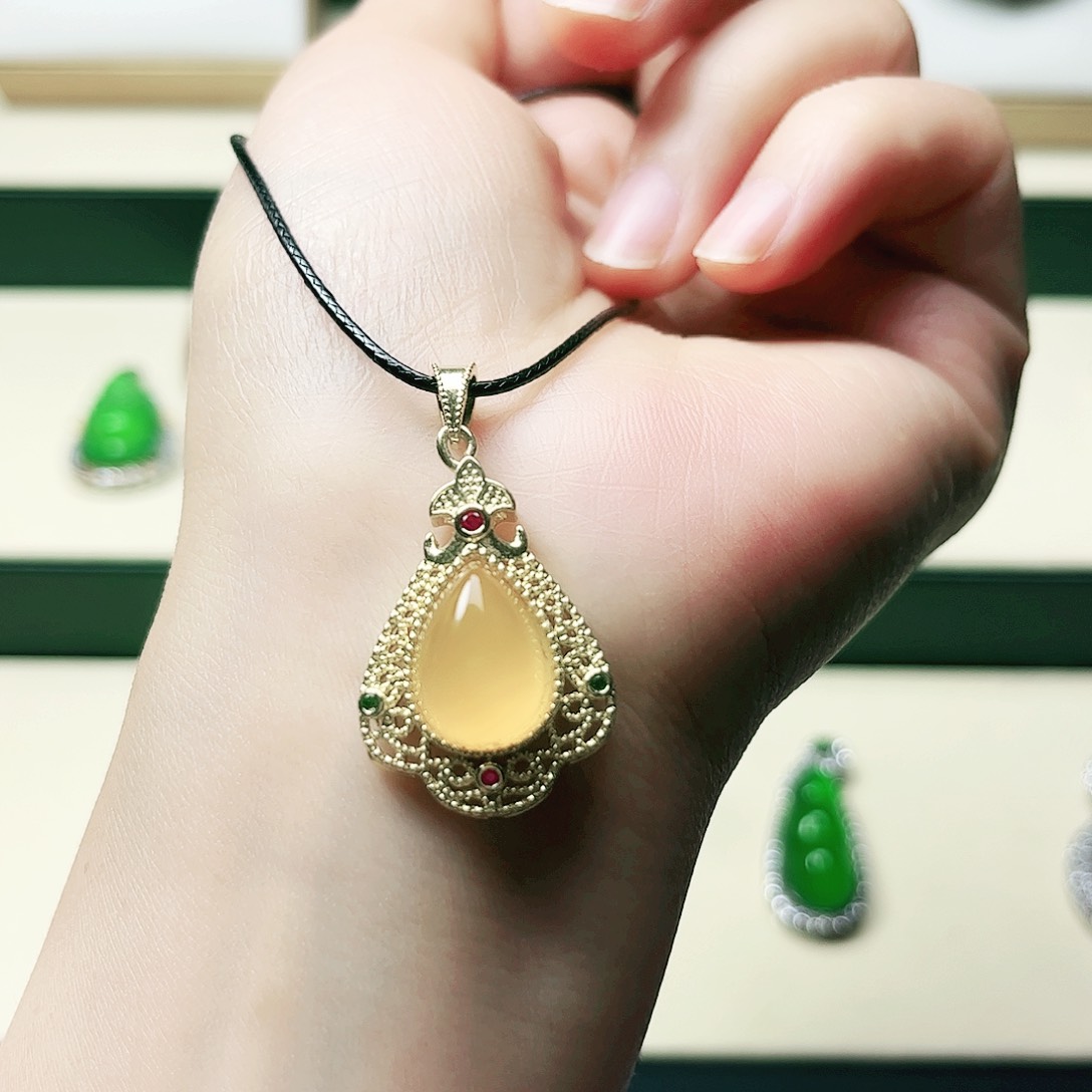 玛瑙/玉髓颈饰未镶嵌