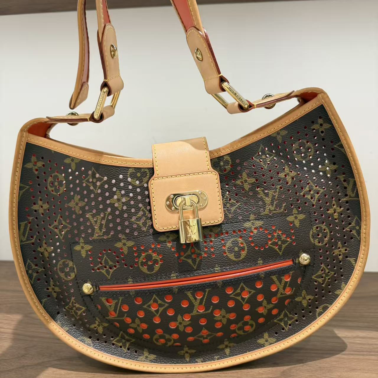 95新 LouisVuitton/路易威登 外场/限定镂空伊芙琳单肩包