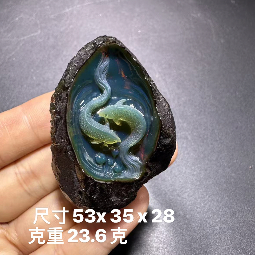 缅甸天然琥珀蓝血玻璃体原皮精工雕刻年年有鱼吊坠