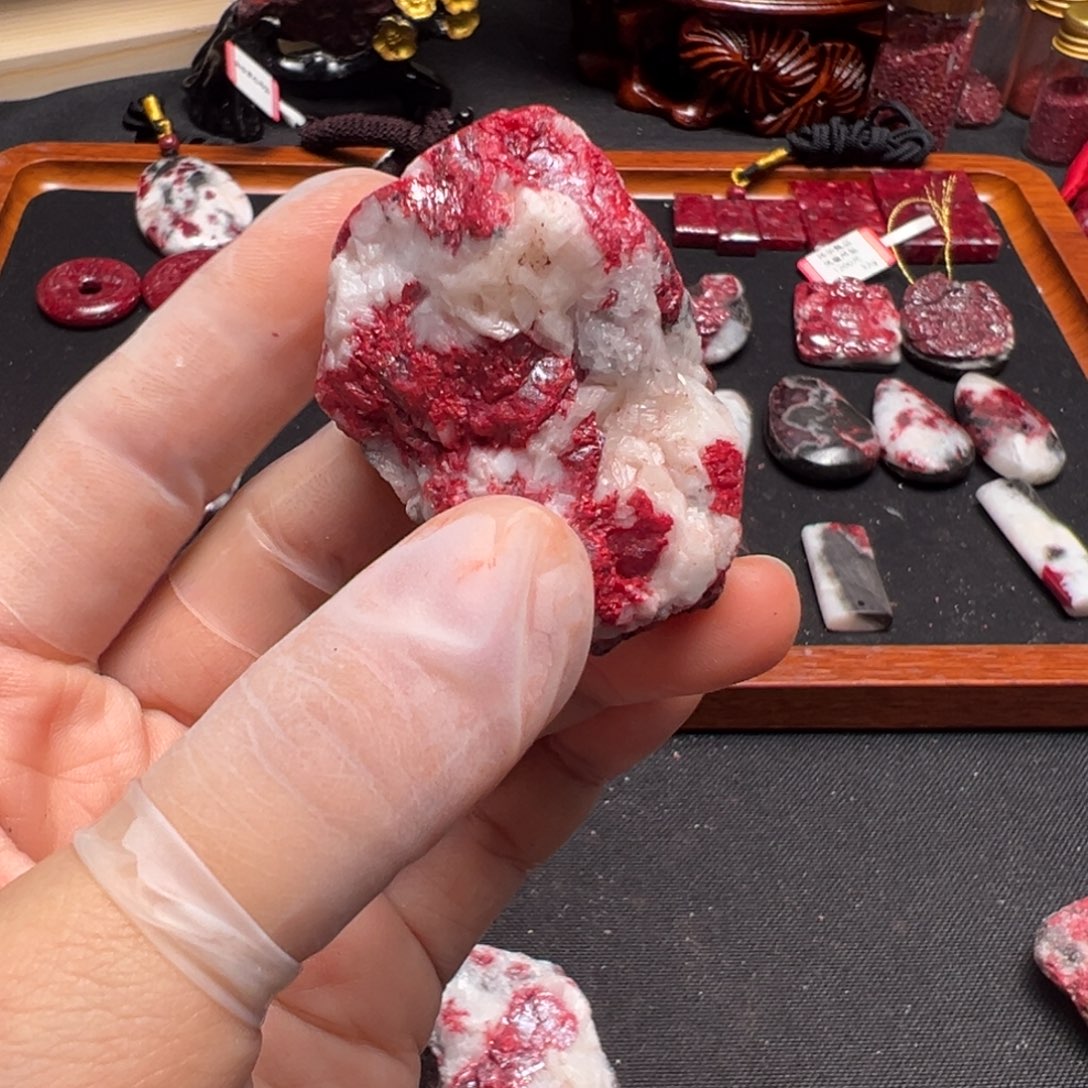 腾***辉天然辰砂天然朱砂原石毛料