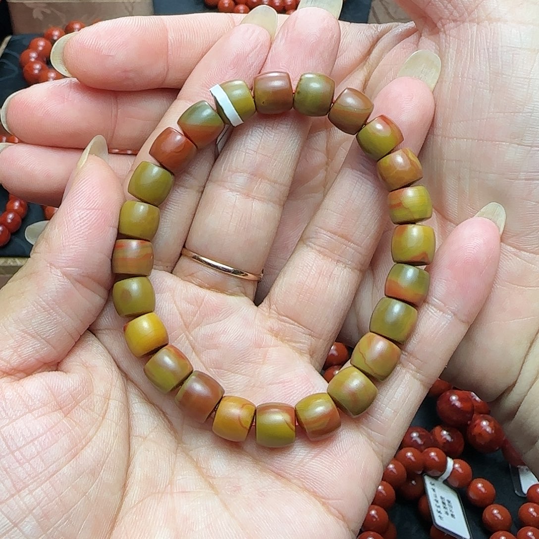 莫***莫南红玛瑙未镶嵌手串