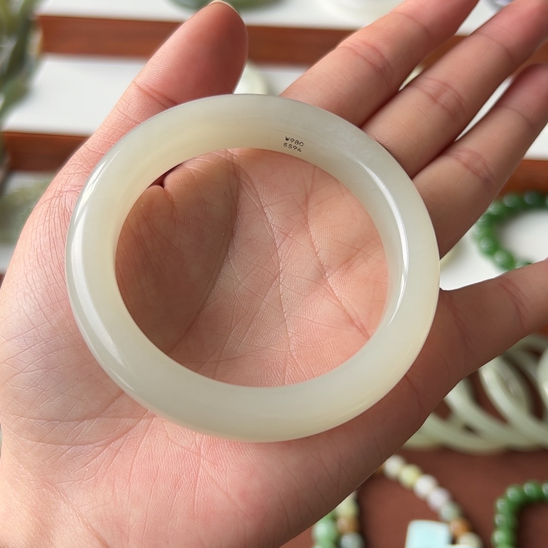 和田玉手镯未镶嵌K***?