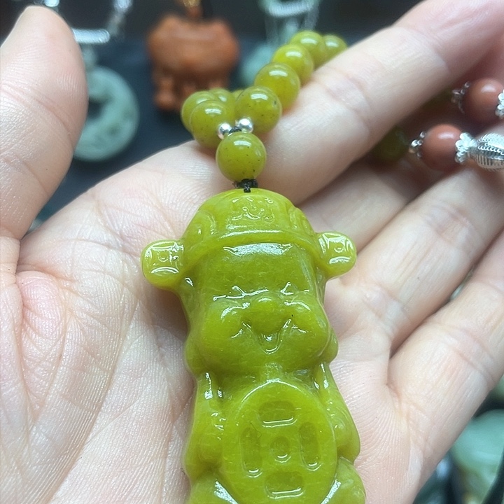 未镶嵌蛇纹石玉颈饰