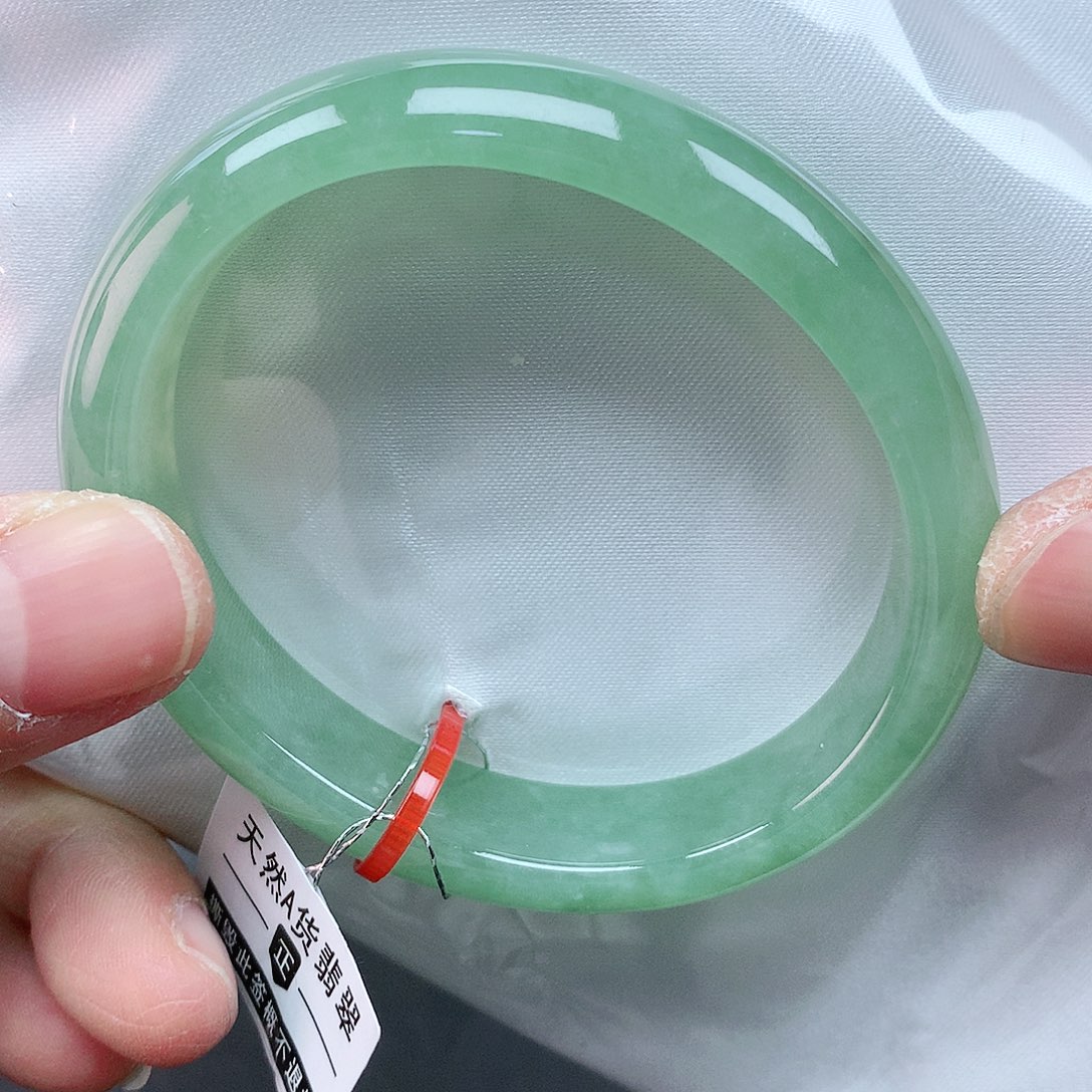 翡翠手镯未镶嵌 54贵