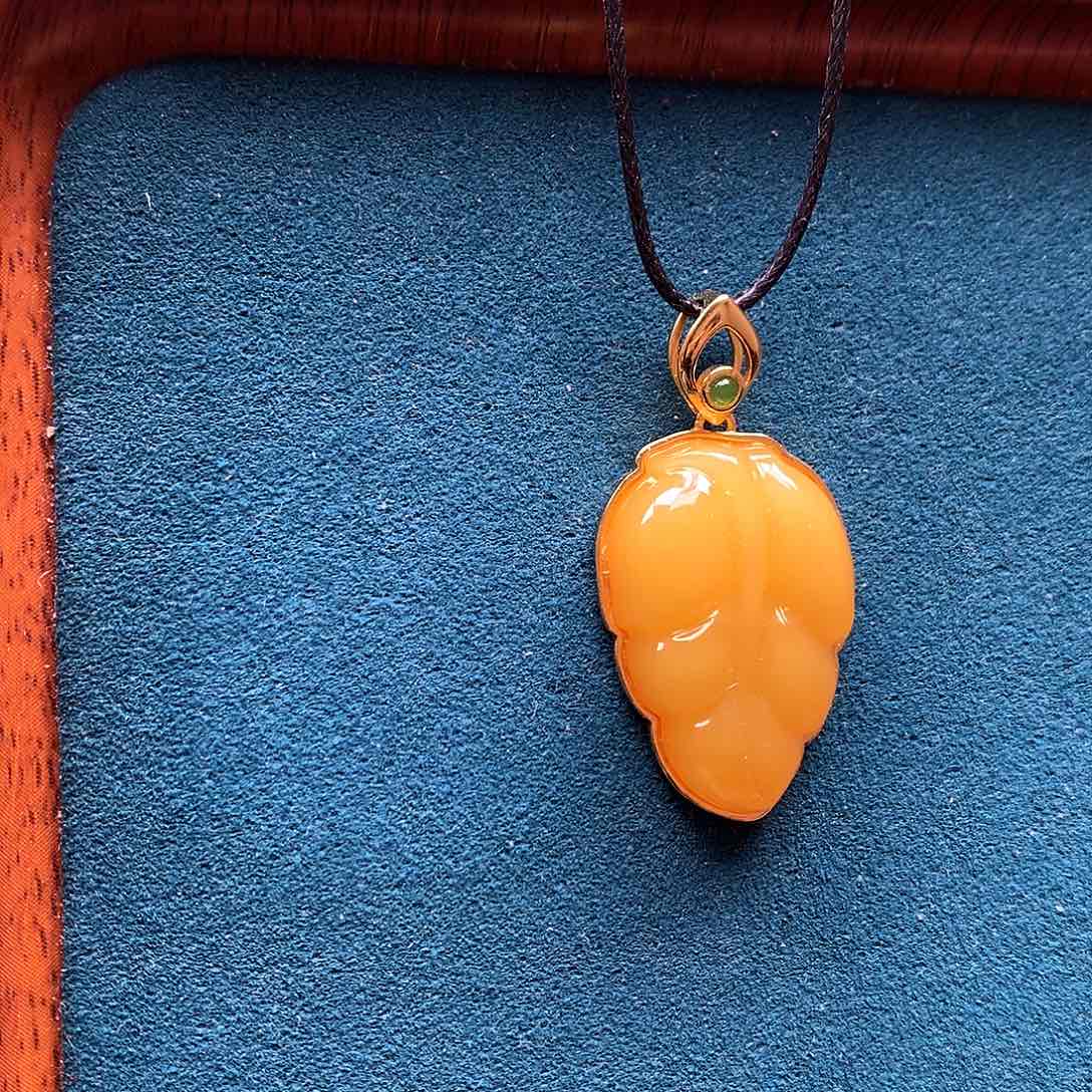 银S925镶嵌颈饰蜜蜡吊坠