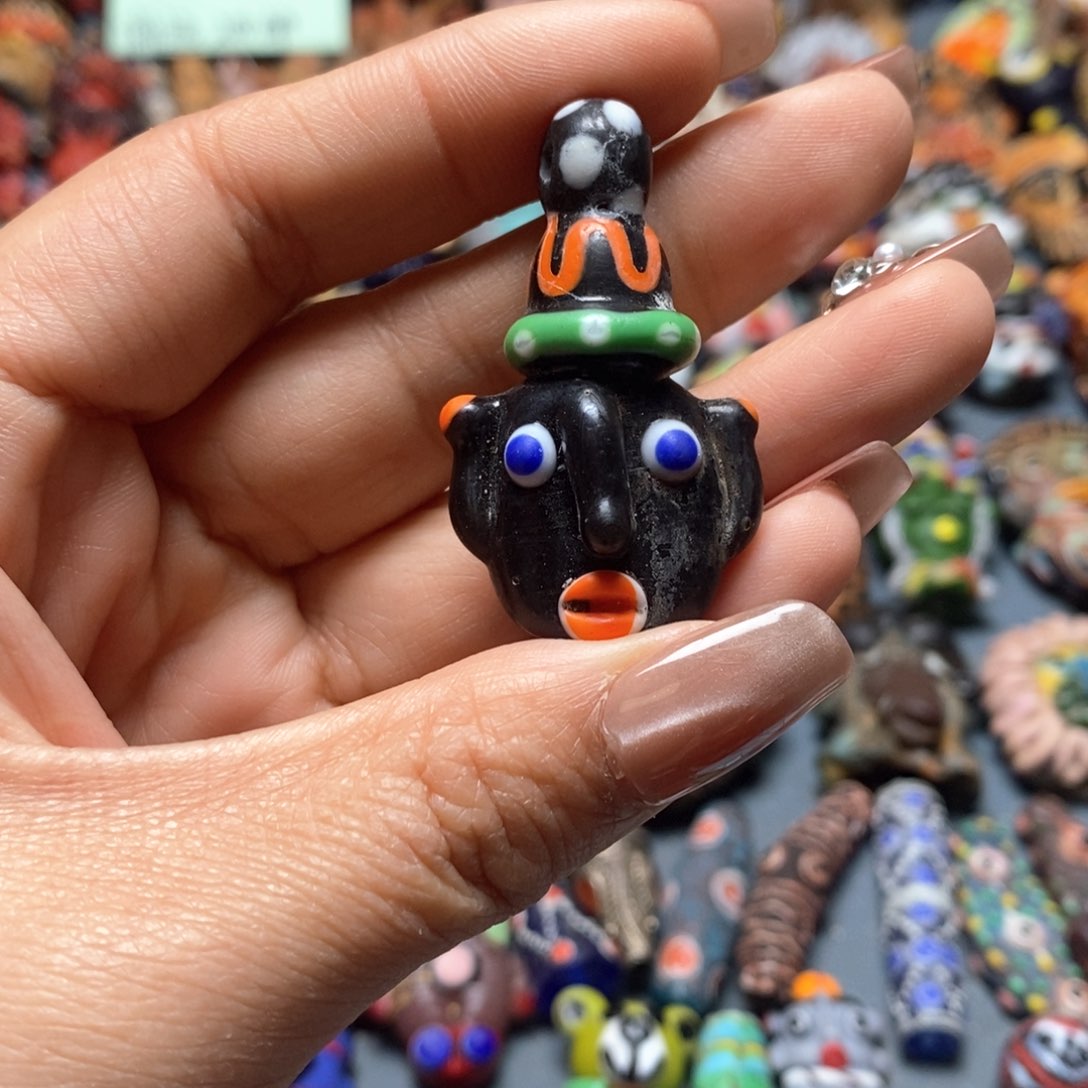 琉璃颈饰印度尼西亚琉璃娃娃