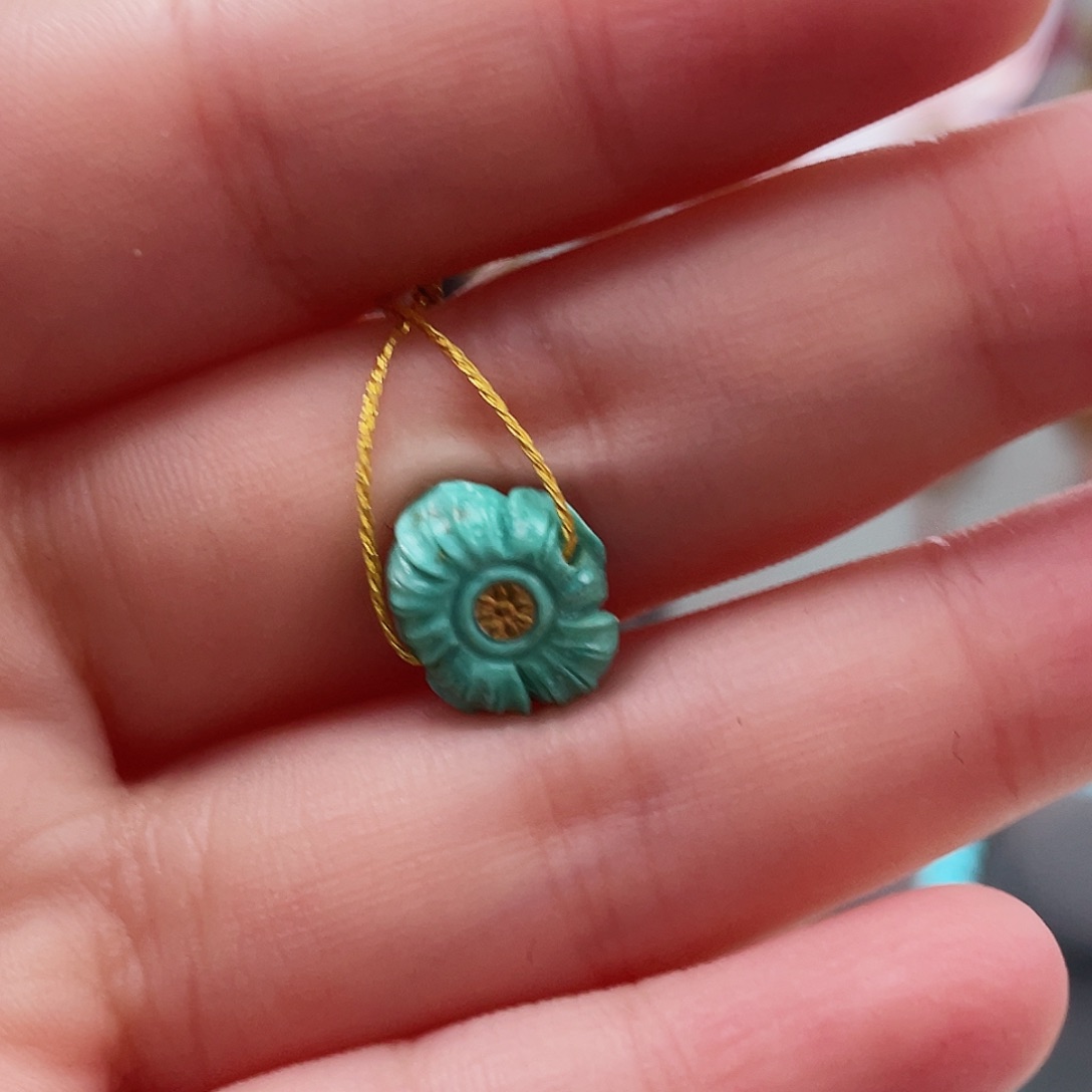 绿松石颈饰未镶嵌