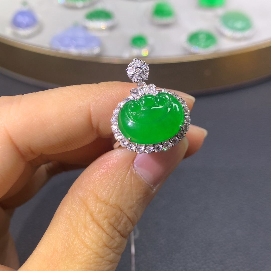 翡翠戒指18K金镶嵌翡翠