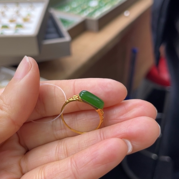 和田玉18K金镶嵌戒指