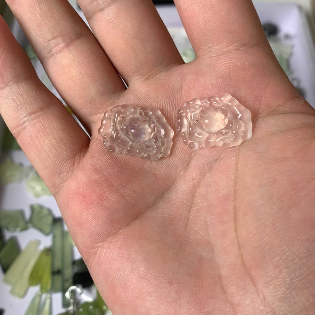 未镶嵌蛇纹石玉耳环