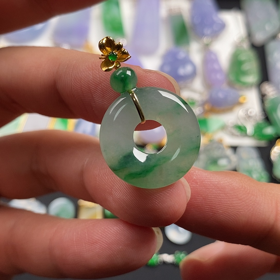 翡翠18K金镶嵌颈饰翡翠