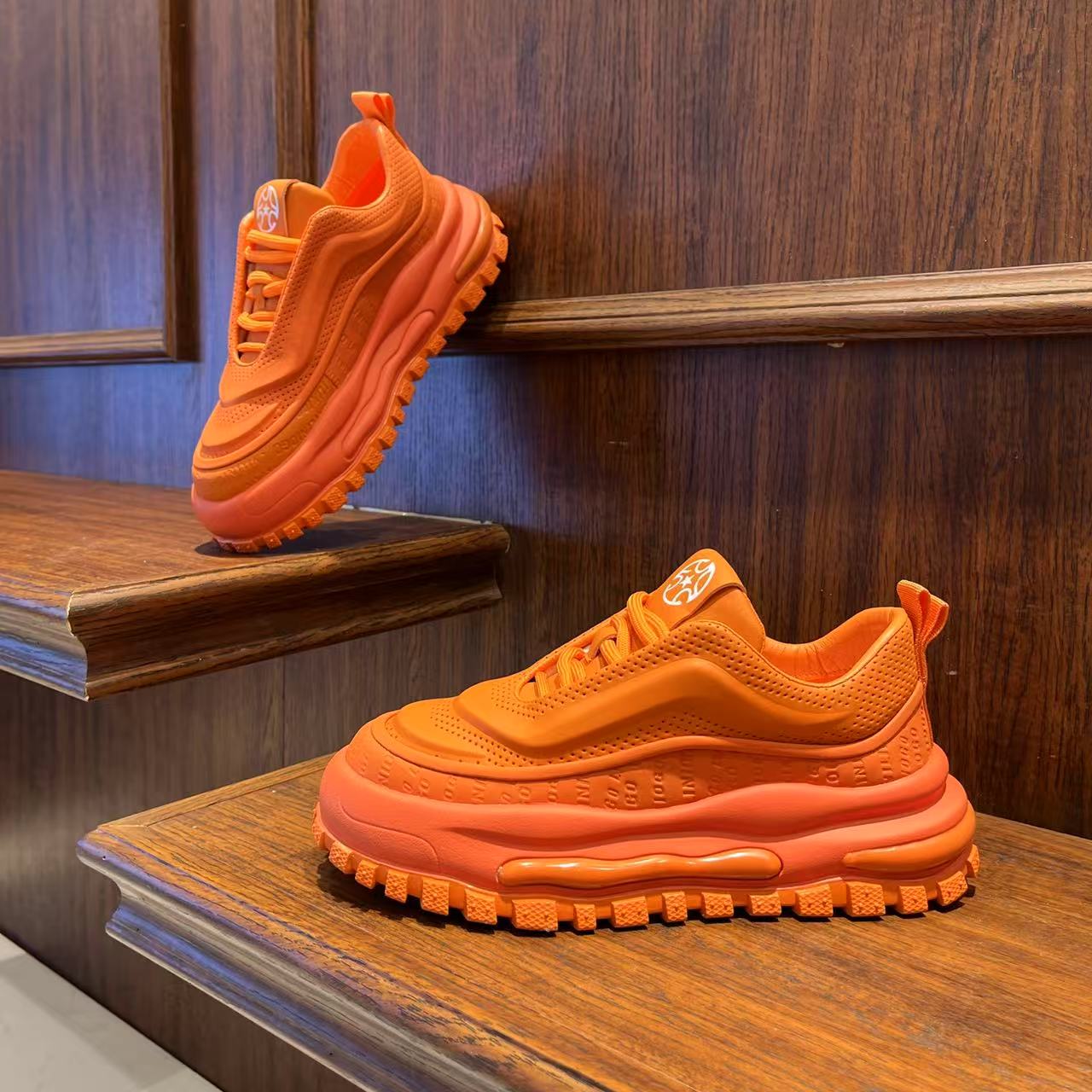 男鞋2025潮流时尚皮面打孔小众厚底潮鞋个性增高舒适百搭休闲男鞋