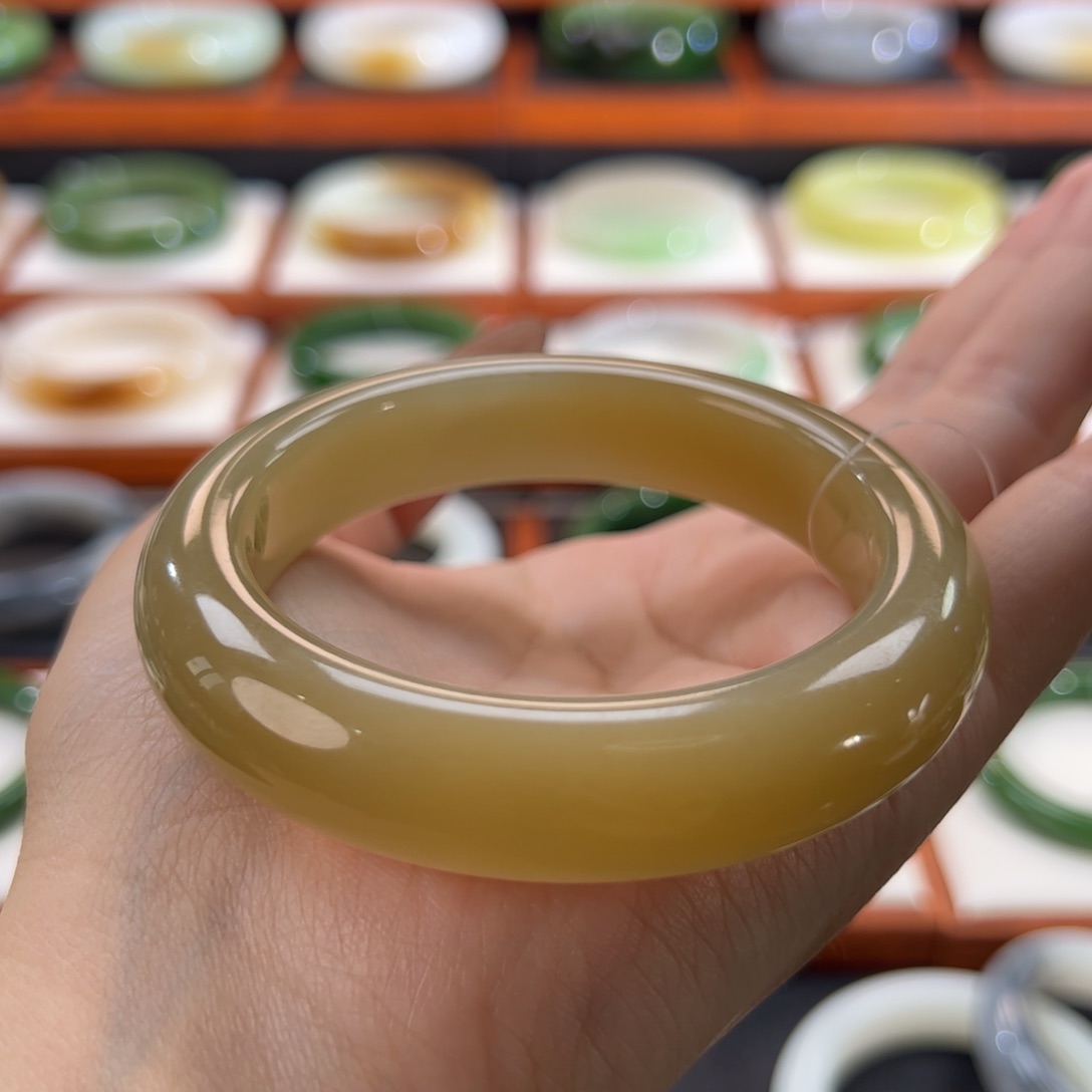 和田玉（糖玉）手镯未镶嵌