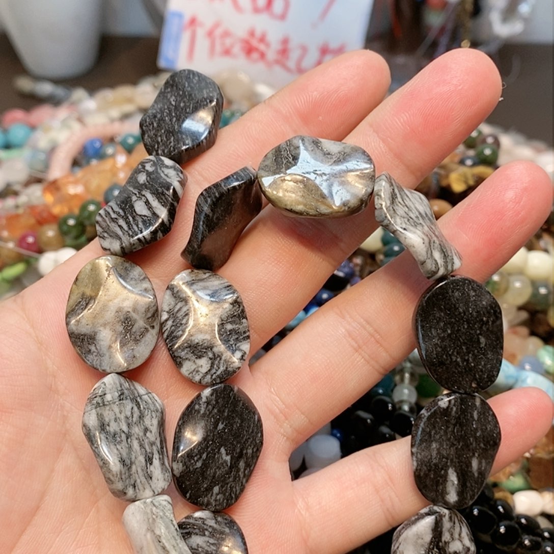 散珠玛瑙/玉髓黑线一条