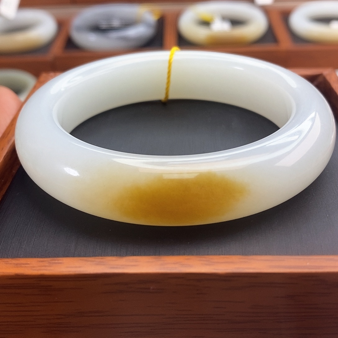 和田玉（糖玉）手镯未镶嵌
