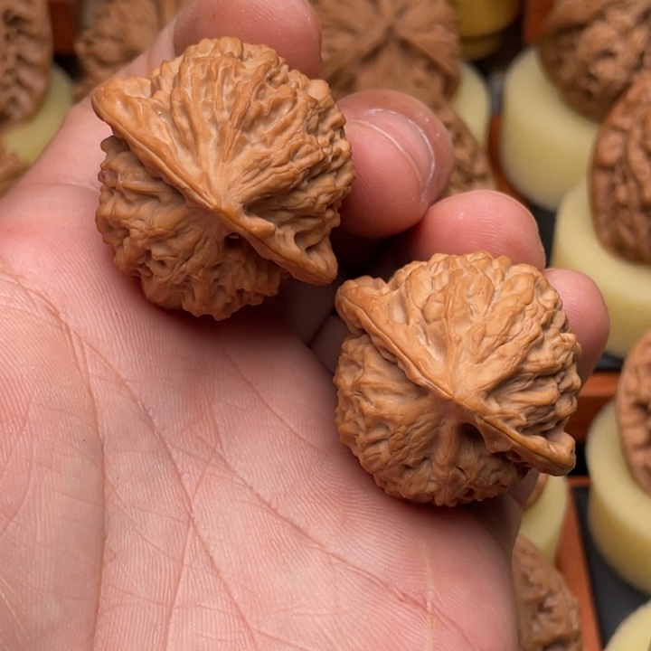 初***丶文玩核桃把件38左右山地无药无嫁接金牛