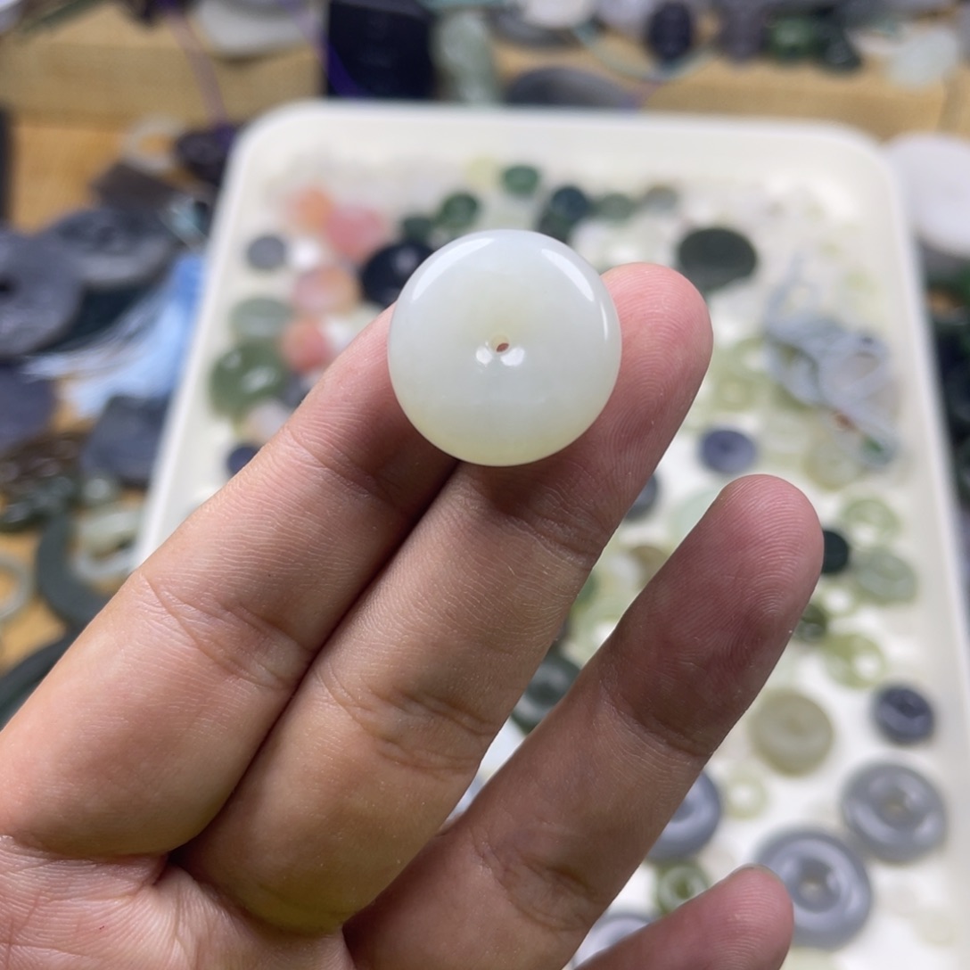 手链未镶嵌南红玛瑙有棉有纹，不退