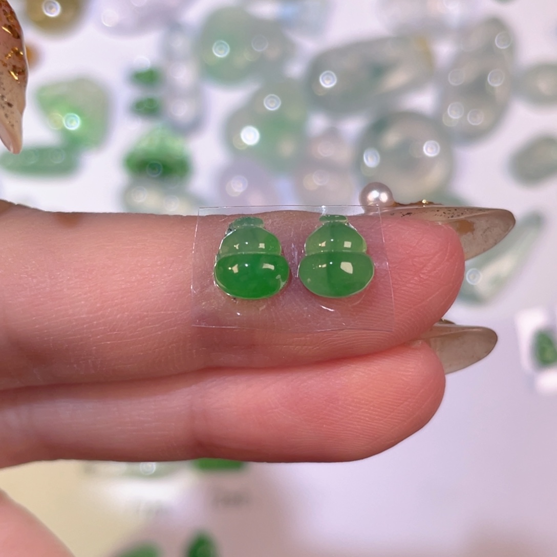 翡翠未镶嵌颈饰裸石