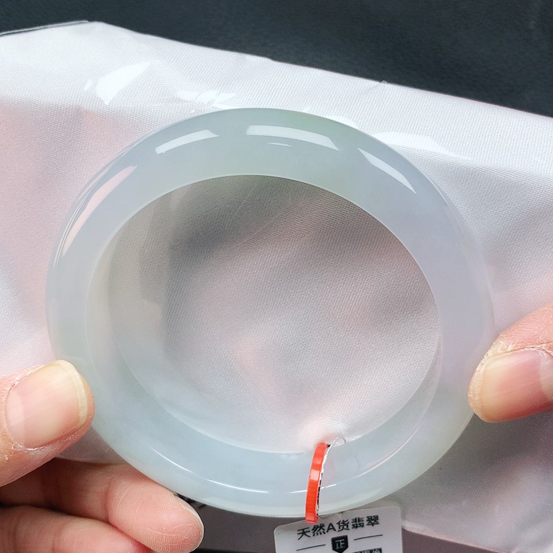 翡翠手镯未镶嵌60圈