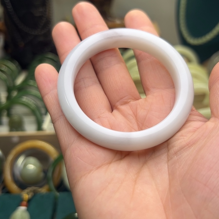 和田玉手镯未镶嵌53圈围5736