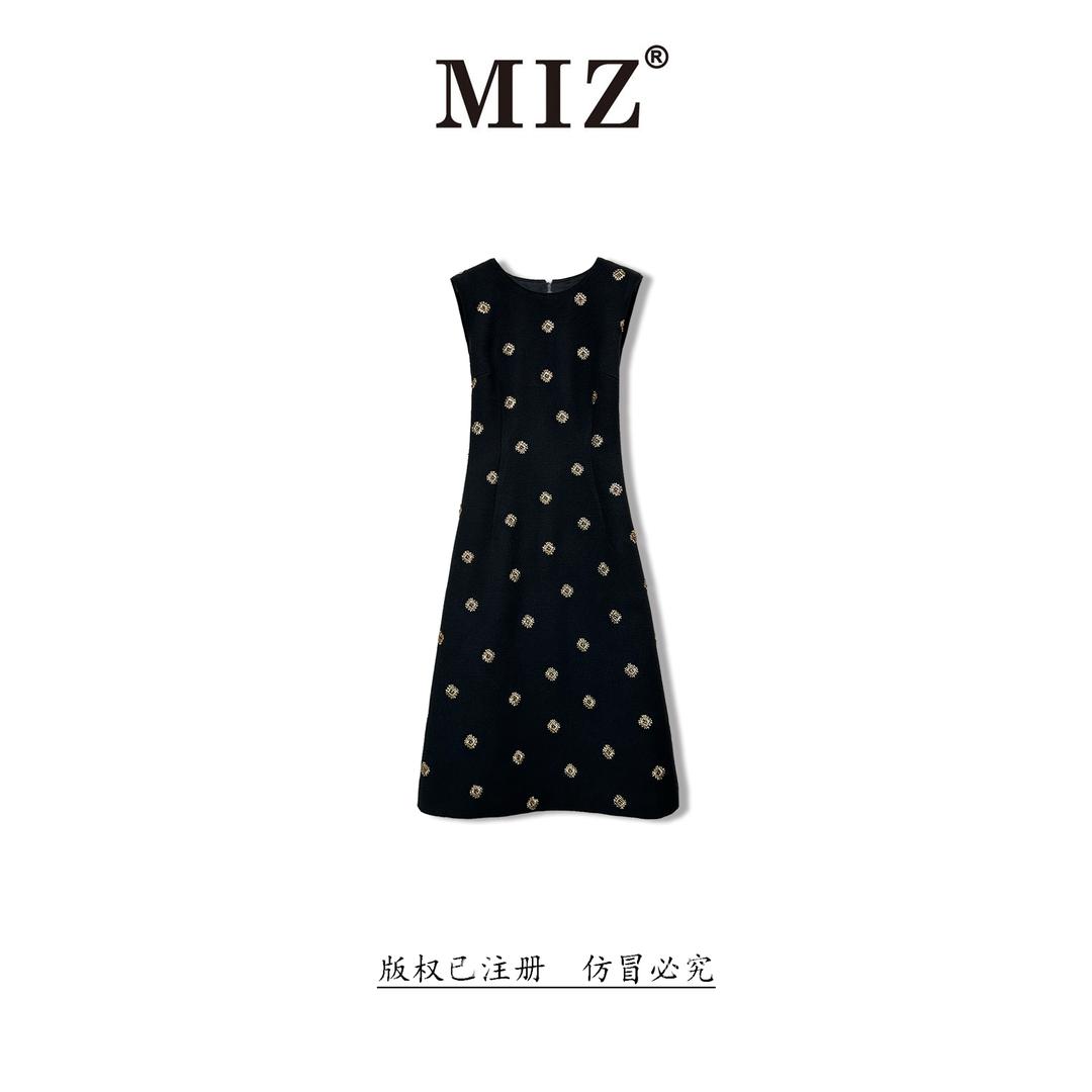 长款【MIZ】2025秋冬高级感穿搭重工手工珠绣黑色无袖连衣裙2530089