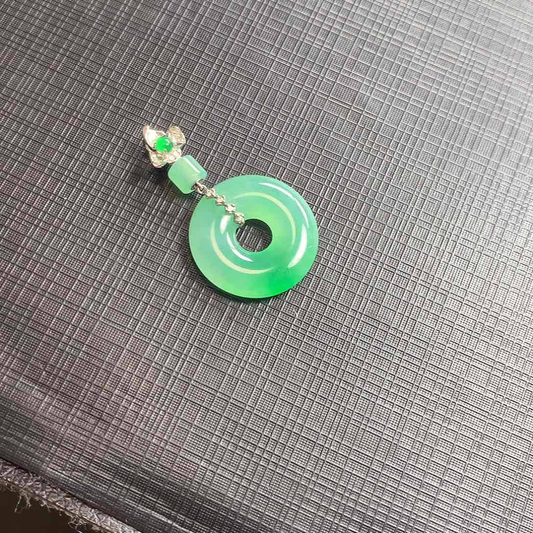 翡翠颈饰18K金镶嵌我****翡翠