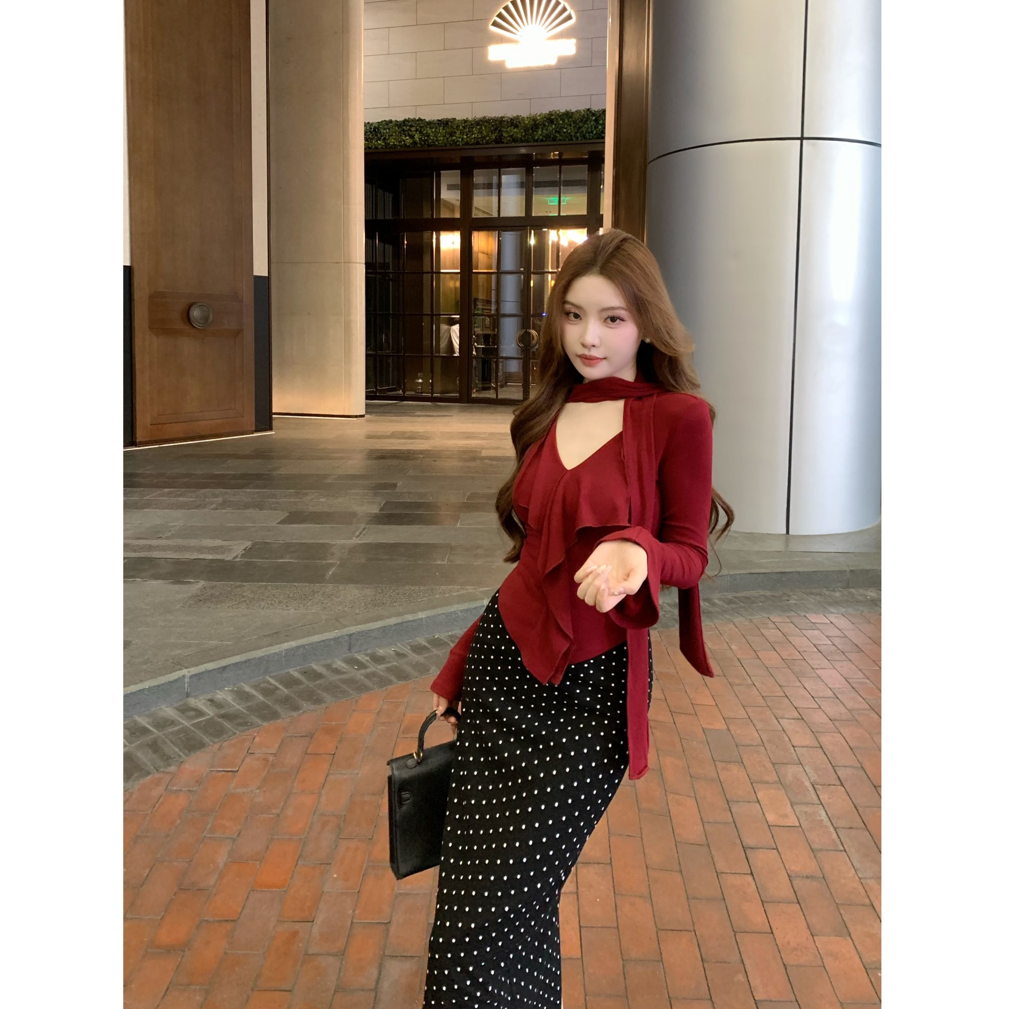 SZA【暖秋穗边】秋季新款设计感不规则飘带V领打底针织衫A-2294