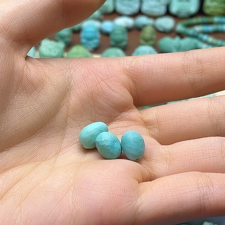 ****滑绿松石未镶嵌颈饰